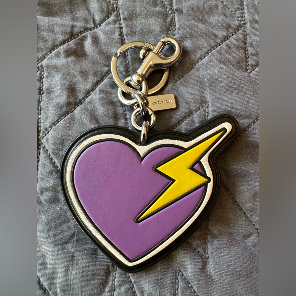 NWOT Coach Heart And Bolt Bag Charm - Picture 2 of 3